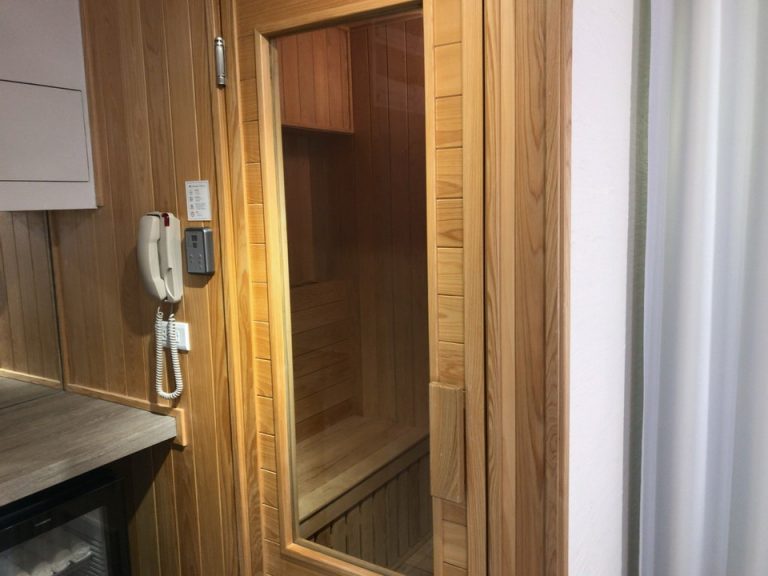 12階のシャワー室にあるサウナ (2)