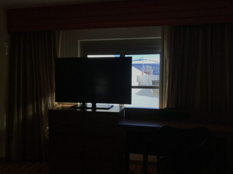 新設家の窓からの景色テレビが邪魔をしていますか同じくボイラーが見えます