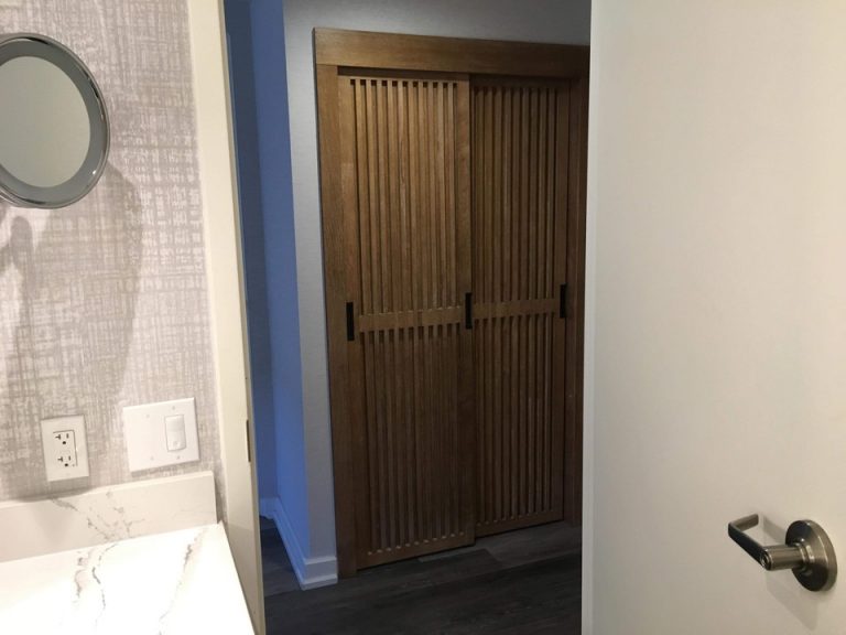 バスルーム内から入口