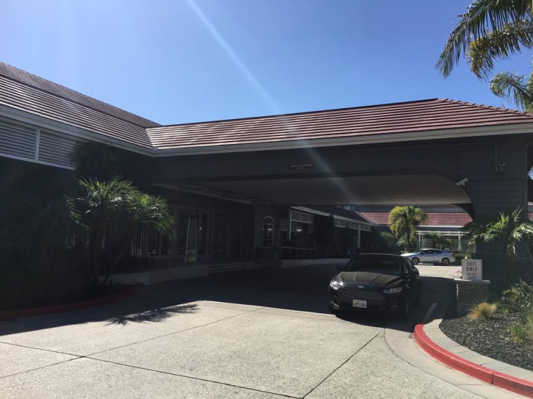 エントランス外観 (2)