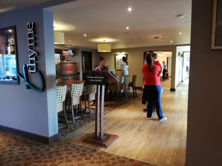 朝食会場入り口