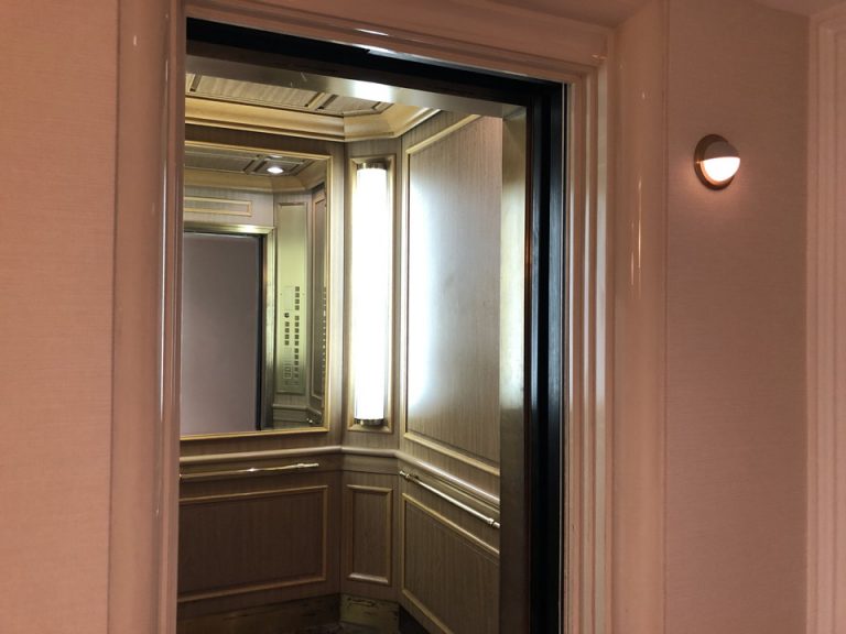 客室階エレベーター