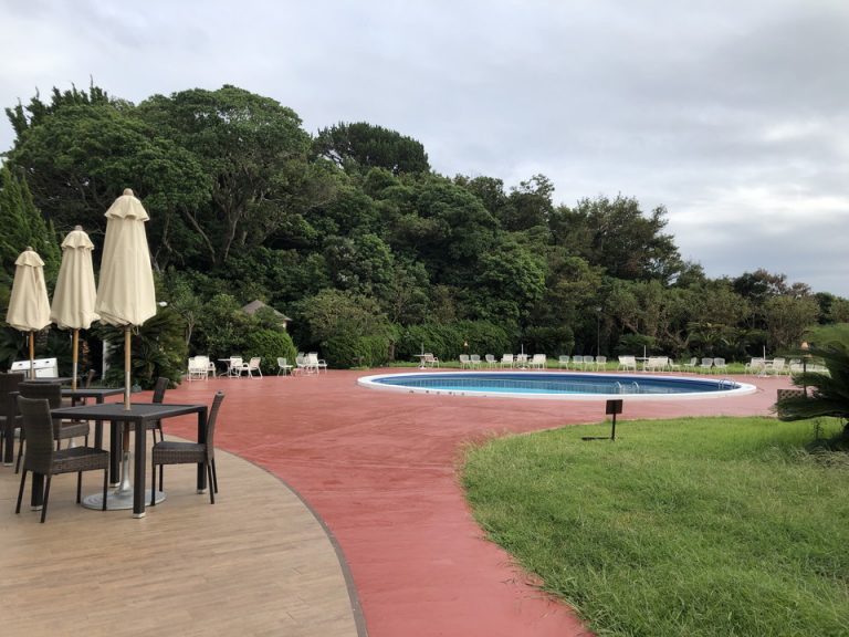 夏季のみ営業の為、プールはクローズしていました。