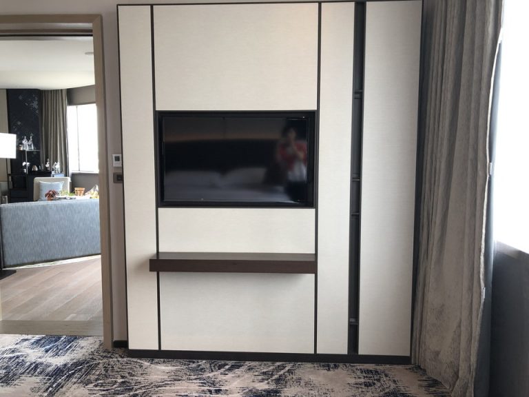 ベッド方向からテレビ