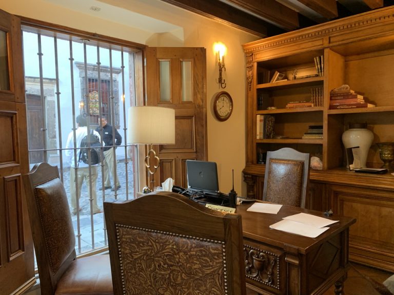 コンシェルジュ デスク