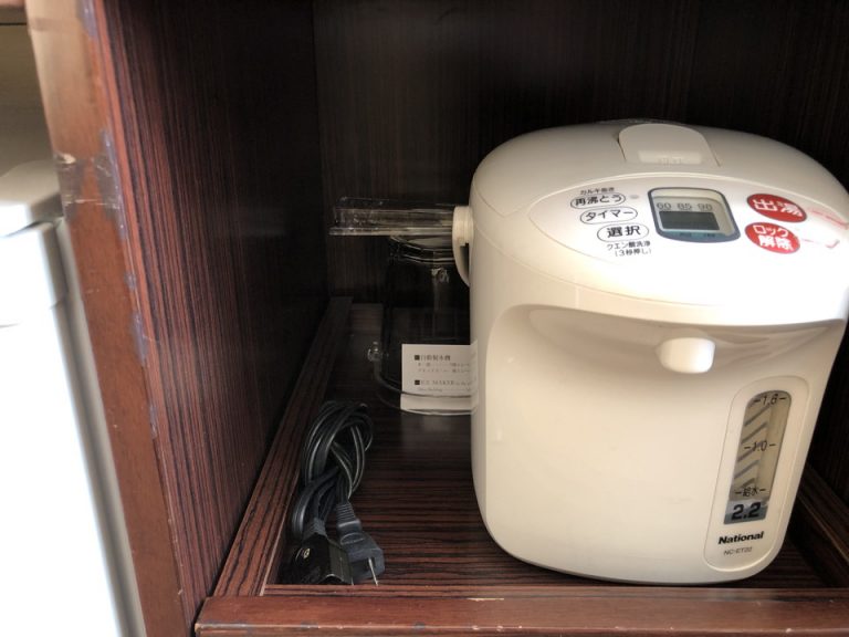 電気ポットとアイスペール