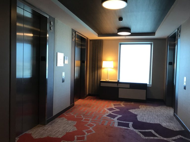 宿泊階エレベーターホール