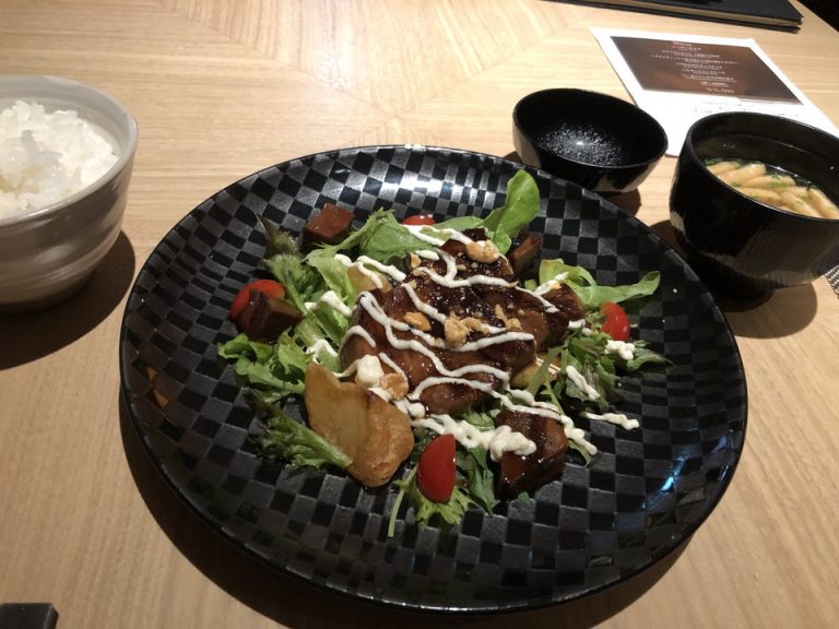 やわらか牛タンステーキ、ご飯、お味噌汁