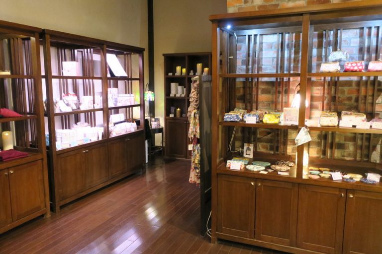 1階売店内観3