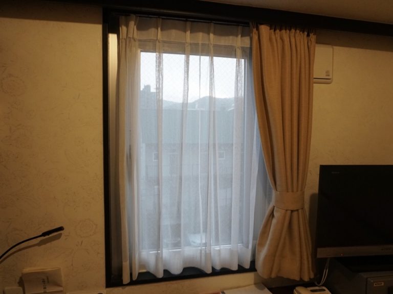 部屋の窓