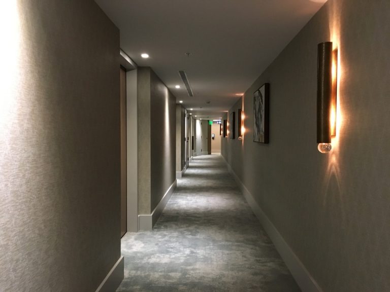 客室フロアの廊下