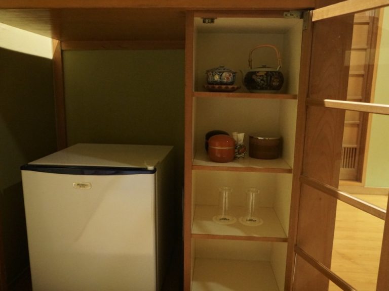 お茶セットや湯のみも素敵