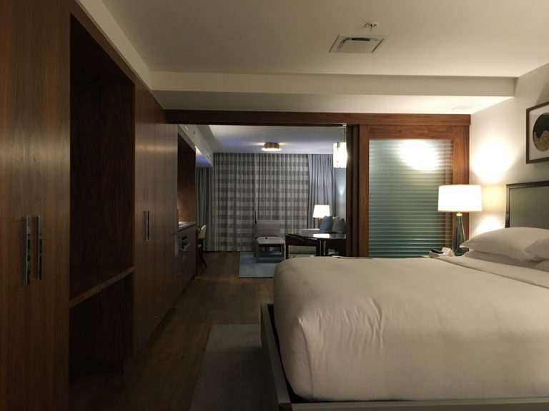 客室入り口側から