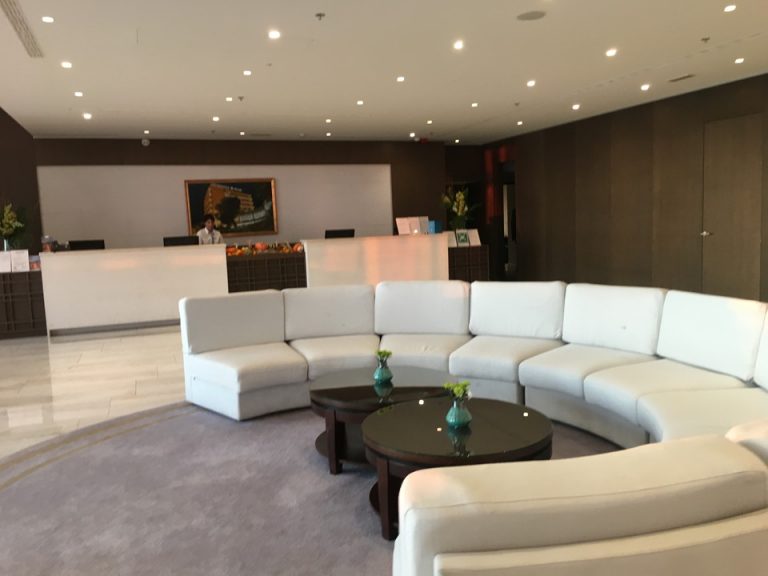 フロント前ロビー(2)