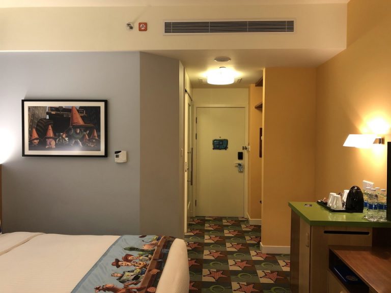 客室全体入口方向_02