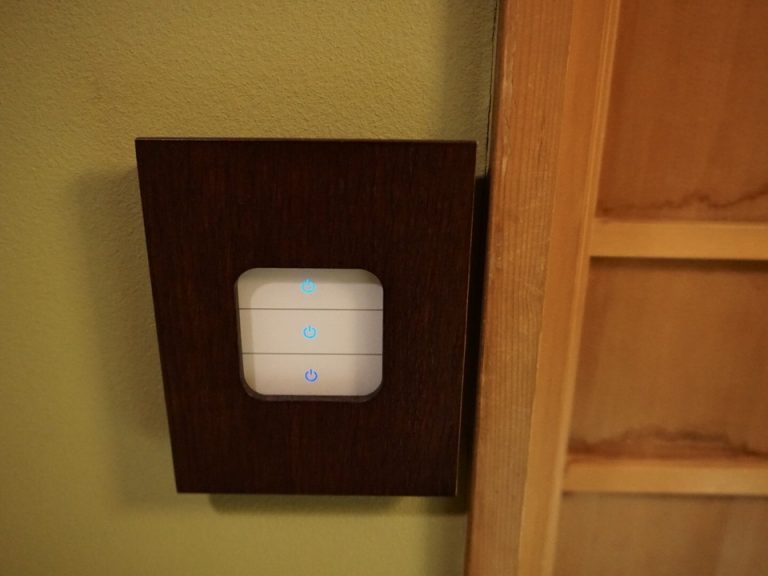 室内の電気操作はタブレットでも一括操作が可能