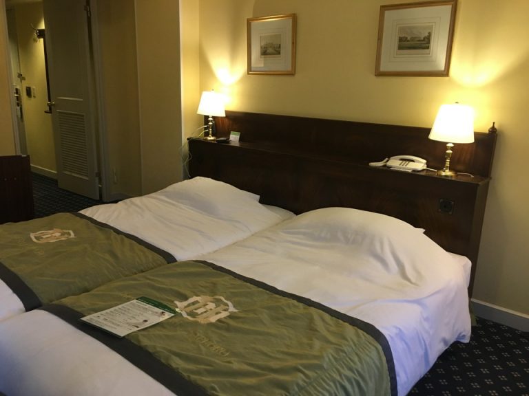 客室全体 (窓際方向 )