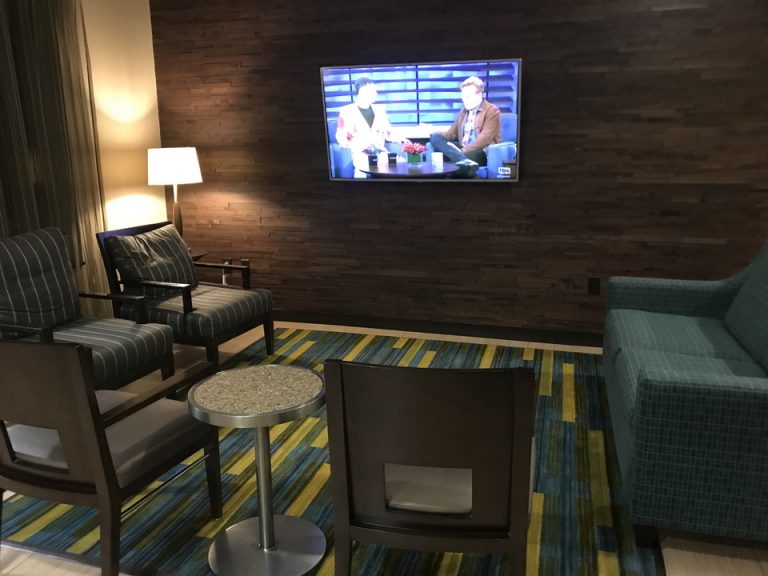 ロビーにはテレビが付いたソファーエリアもありました