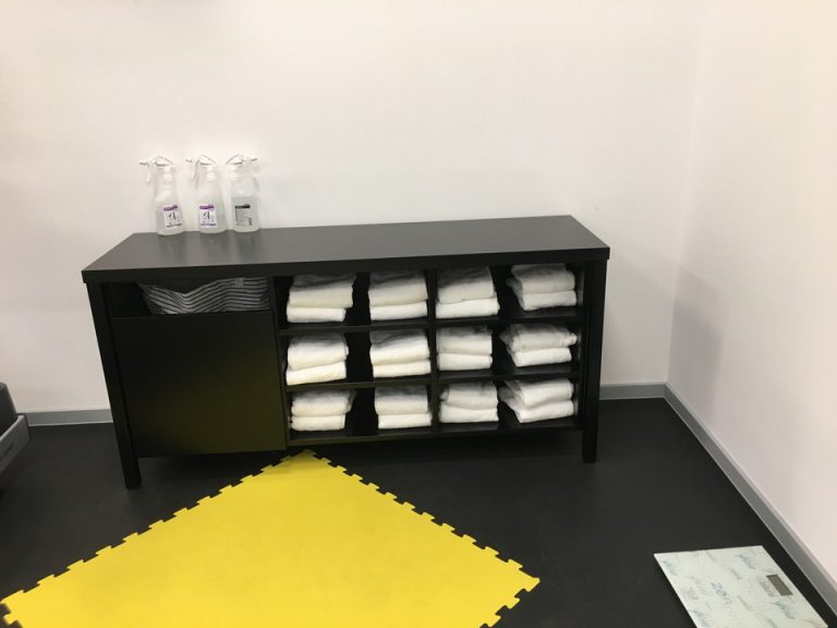 フィットネスルーム内部(タオル置き)