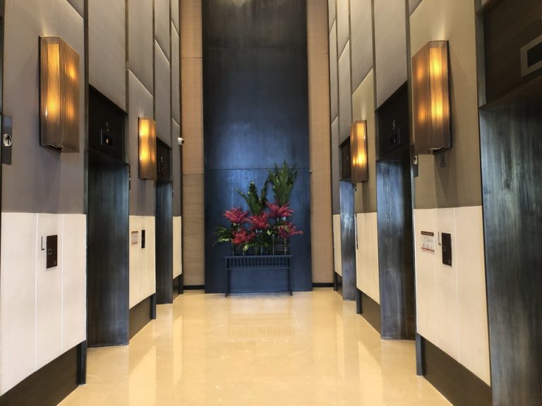 エレベーター内観(2)