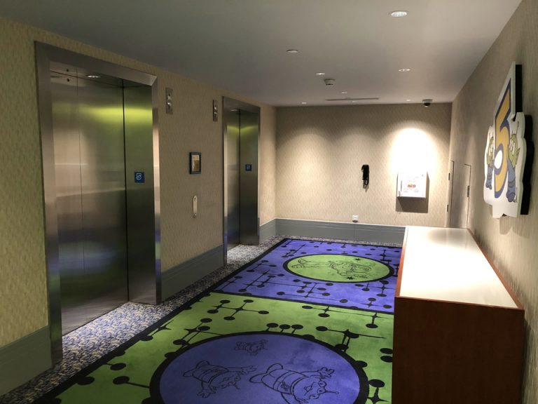 エレベーターホール客室階_03