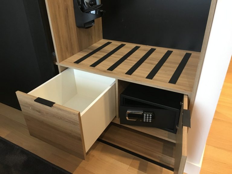 クローゼット下部