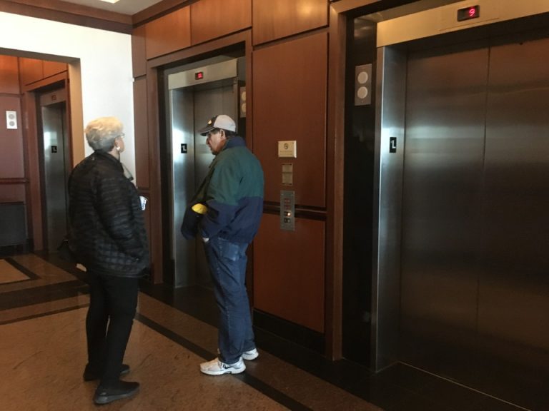 エレベーターホールフロント階 (2)