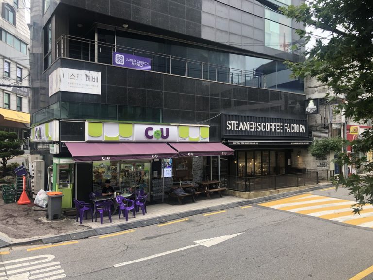 ホテル前コンビニ