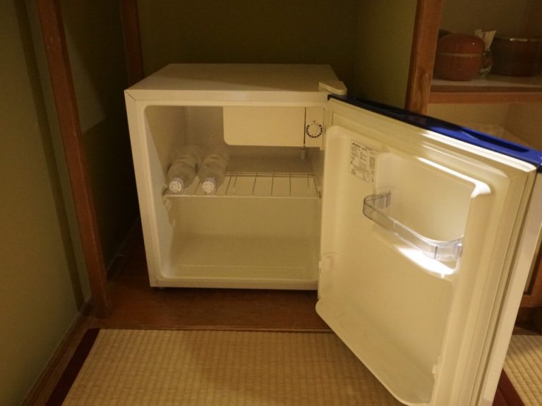 冷蔵庫内にはお水が