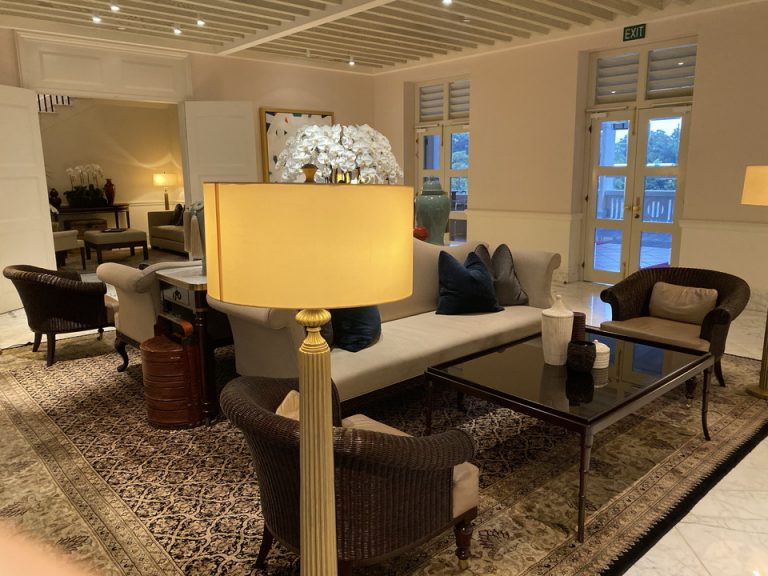 エントランス内観