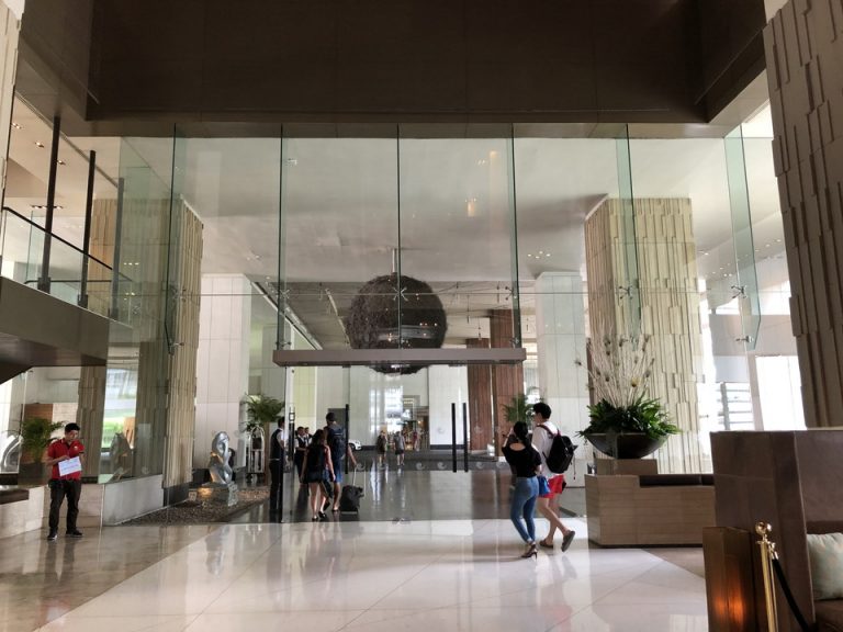 エントランス内観