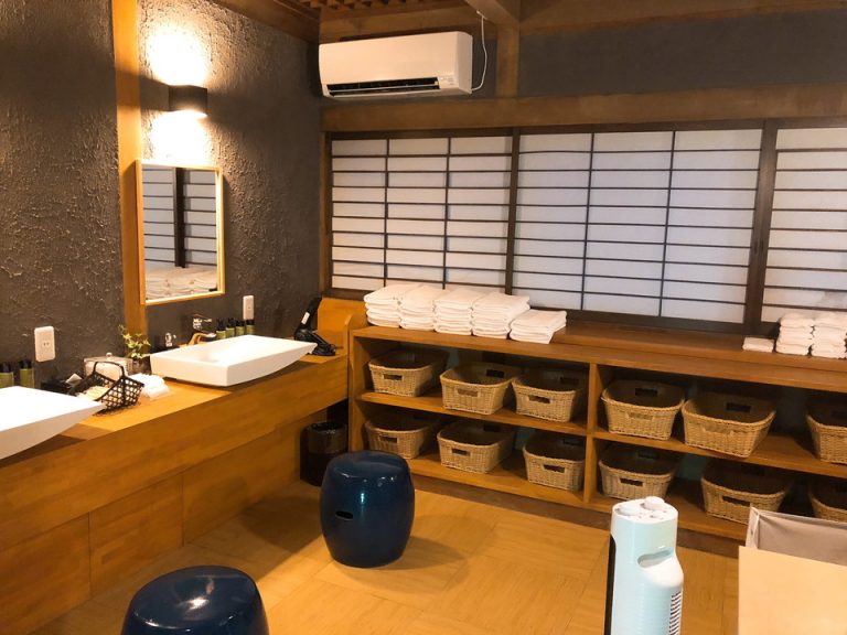 脱衣所は清潔感あふれる空間