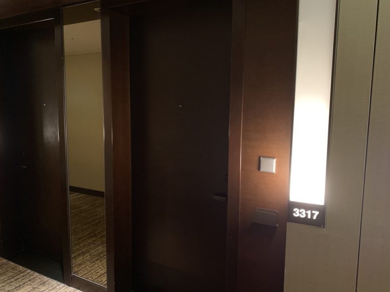 客室_客室入口外観ドア