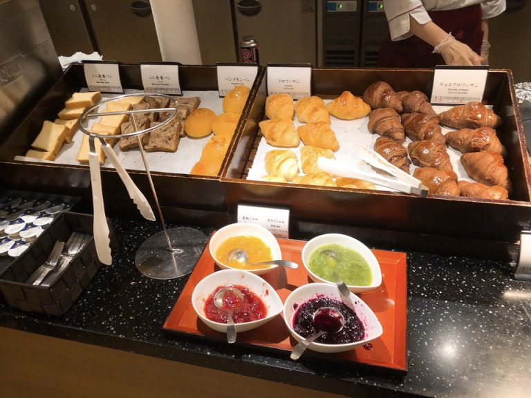 パンも豊富にあります