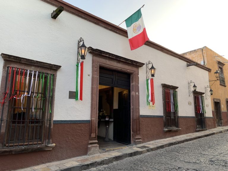 ホテルロビー前(1)