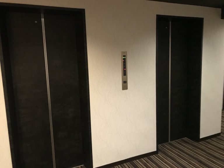 エレベーターホールフロント階