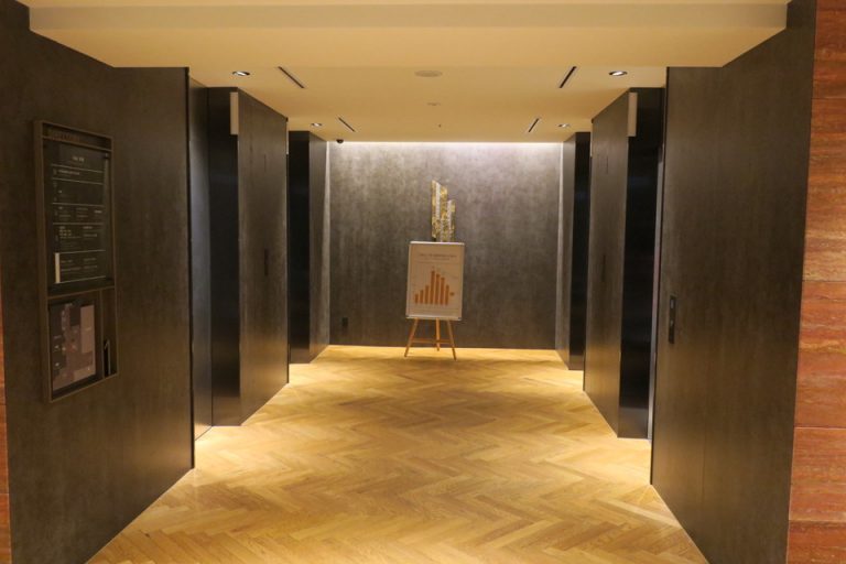 エレベーターホールフロント階