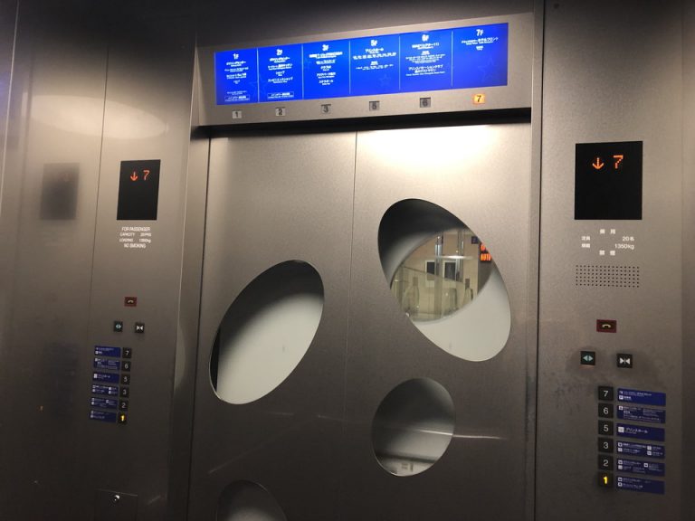 アネックスタワー フロントまでのエレベーター