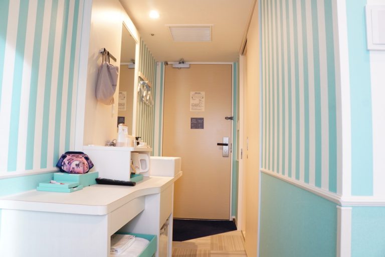 客室内から入口ドア方向