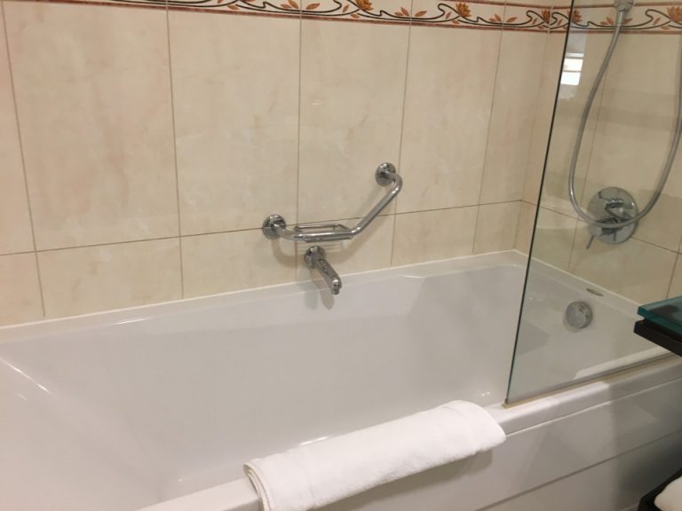 バスタブ&シャワー