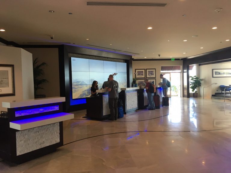 フロント全体・フロントカウンター