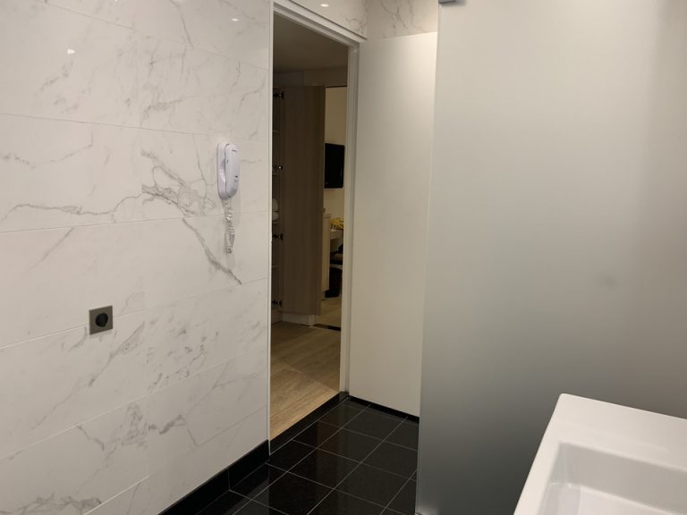 浴槽から入り口