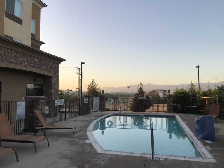 朝いちのプール