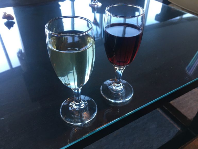 バーのフリーワイン