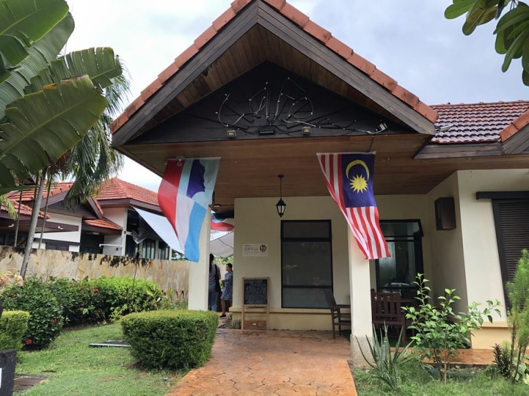 フロント建物外観