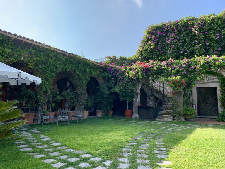 プールのあるカサ リモン の建物の中庭(1)