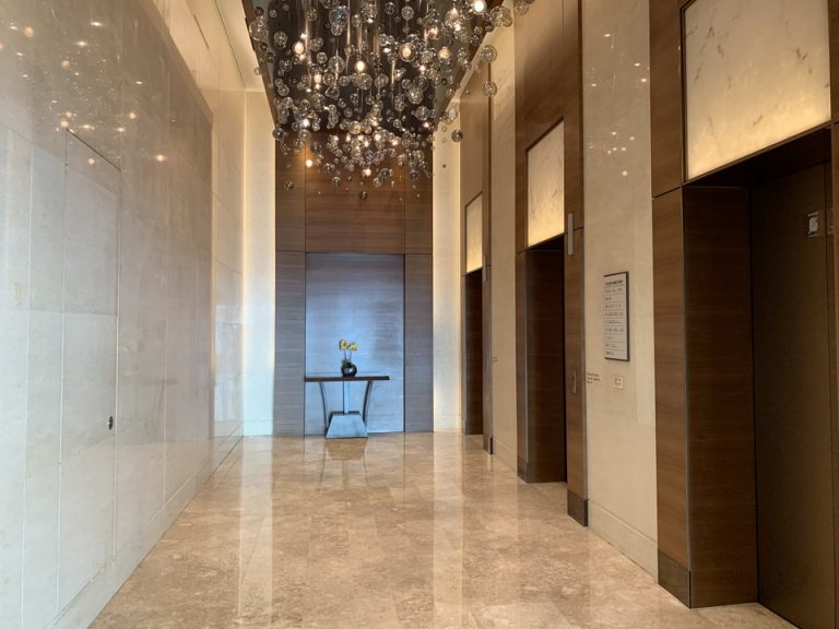 エレベーター_エレベーターホールフロント階