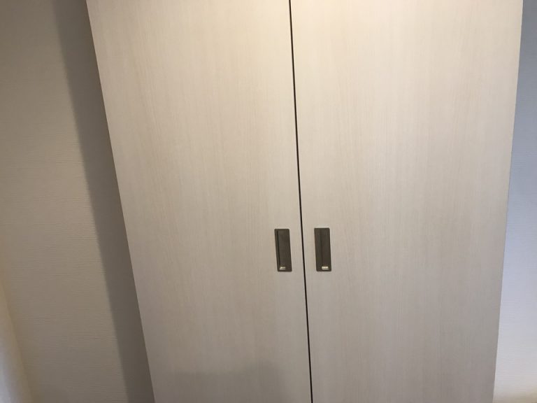 クローゼット外観(閉じた状態)