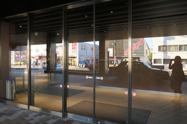 エントランス外観2