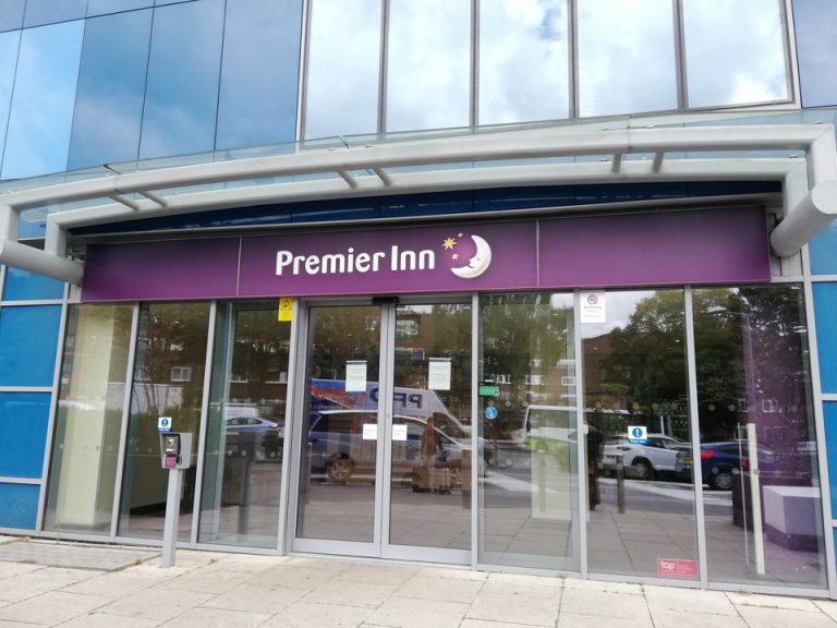 エントランス外観2